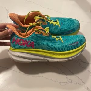 Women’s HOKA CLIFTON 9 Size 8.5